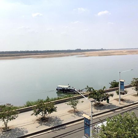 Le Tonle Hotel Kratie Bagian luar foto