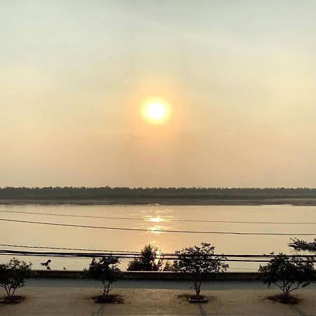Le Tonle Hotel Kratie Bagian luar foto