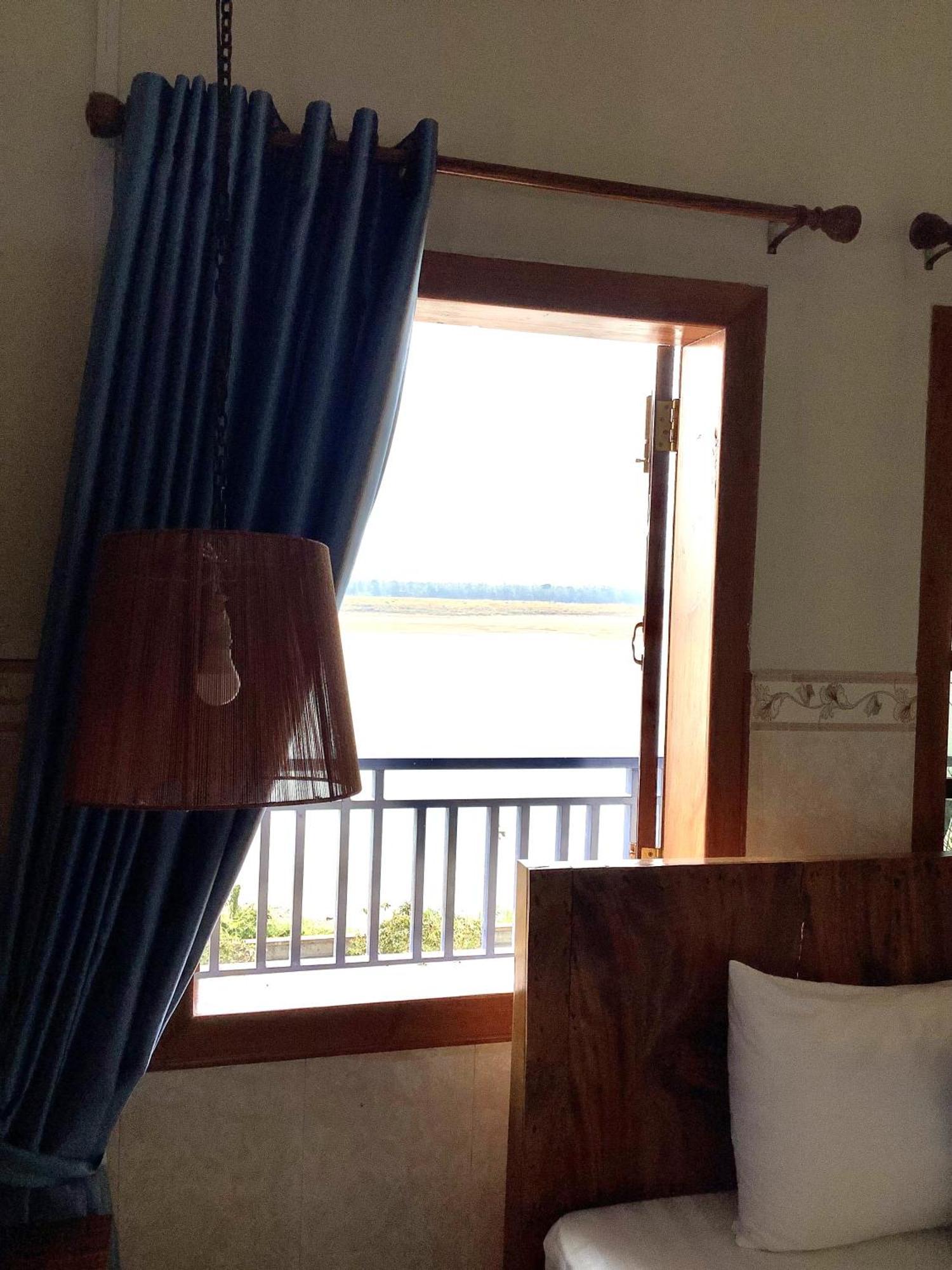 Le Tonle Hotel Kratie Bagian luar foto