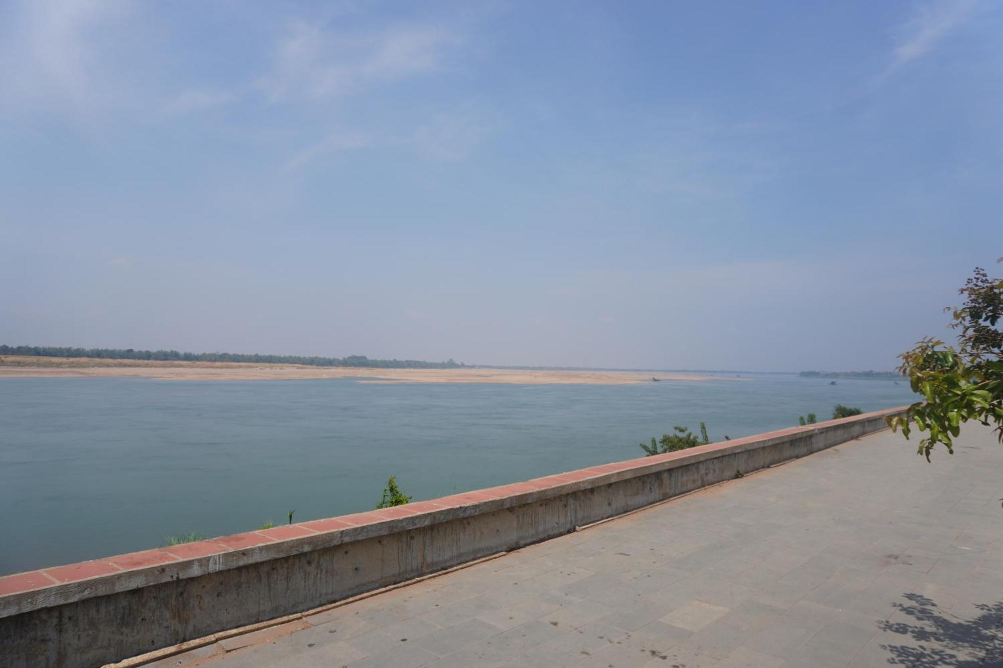 Le Tonle Hotel Kratie Bagian luar foto