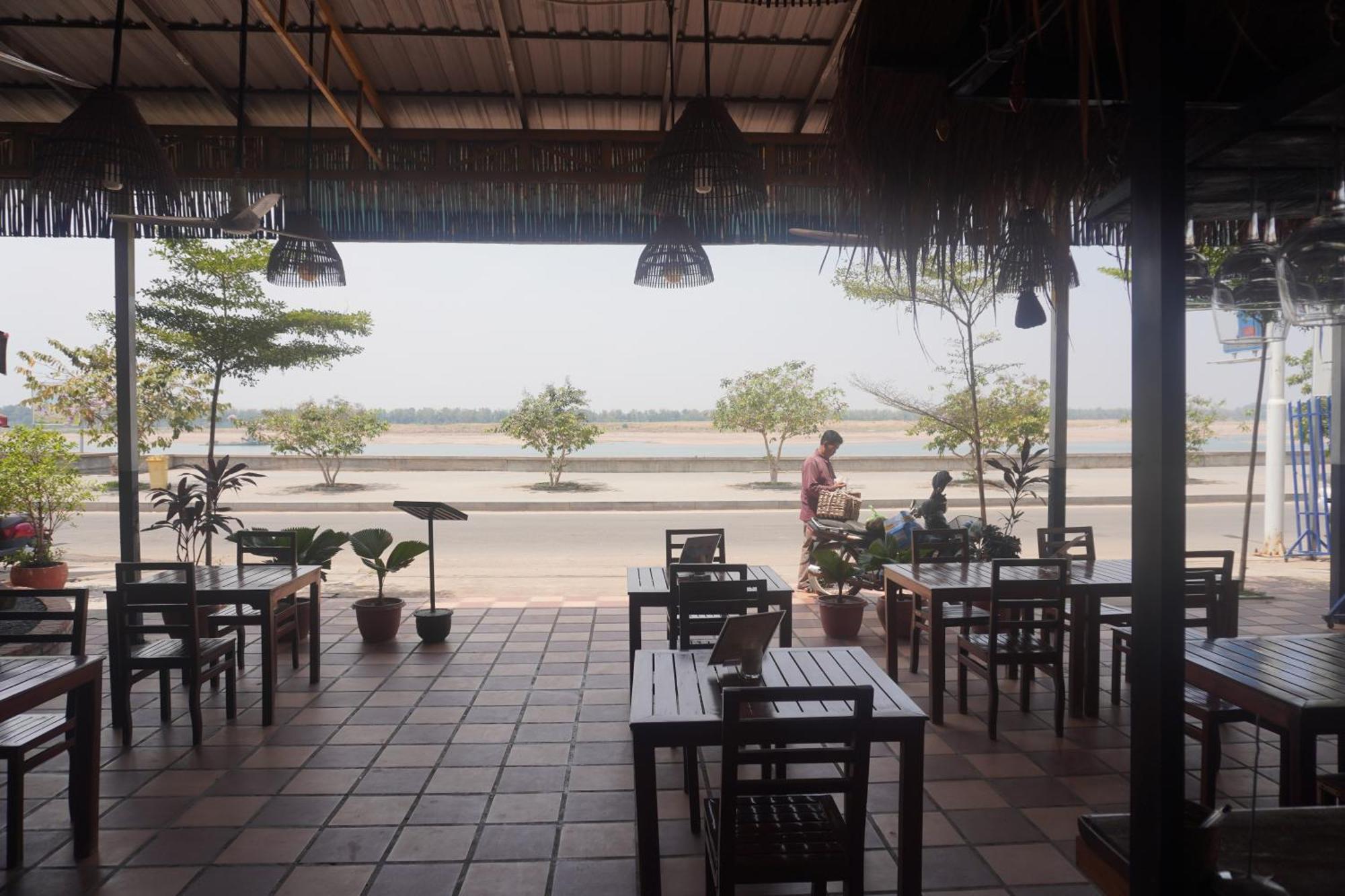 Le Tonle Hotel Kratie Bagian luar foto