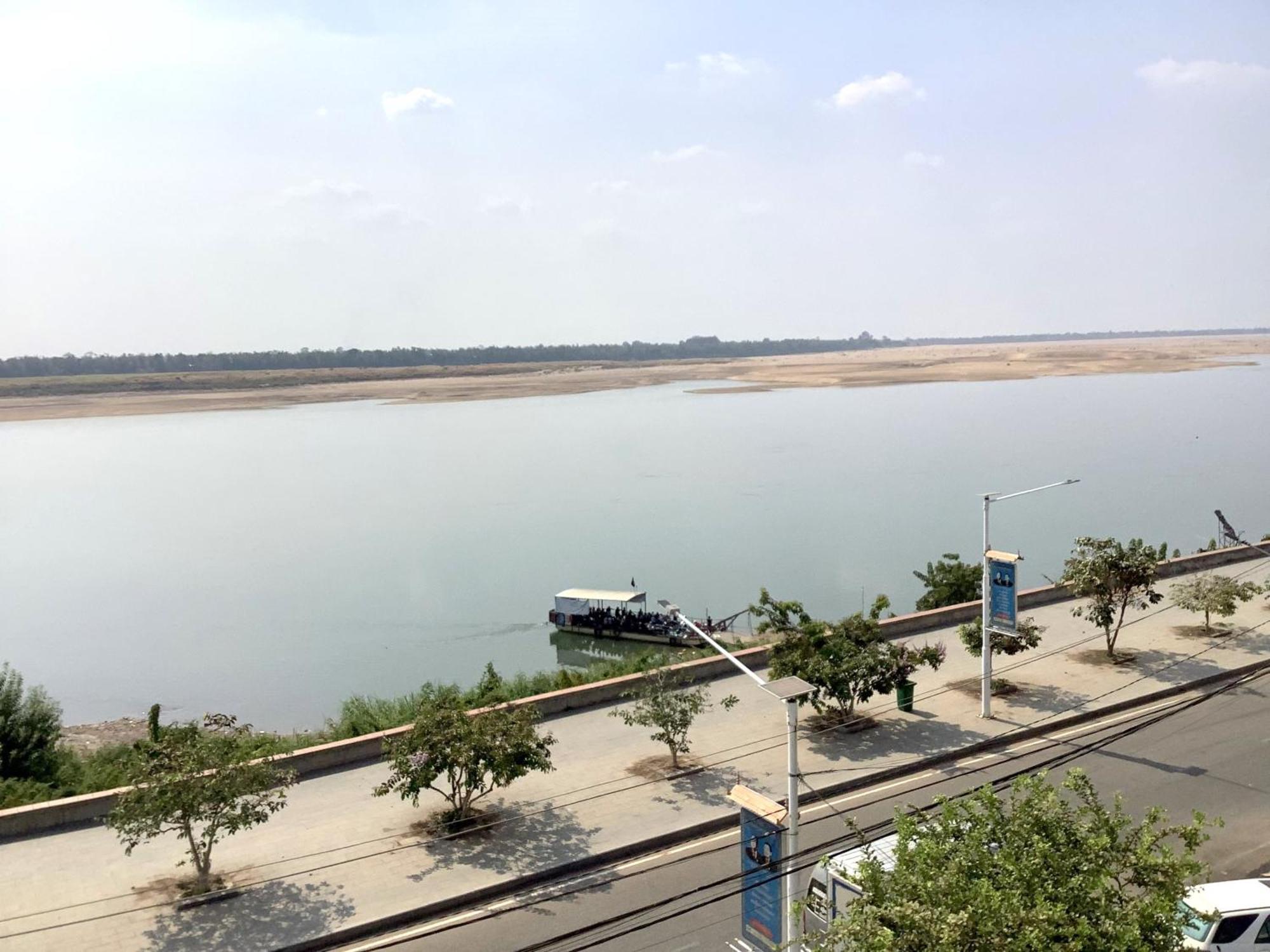Le Tonle Hotel Kratie Bagian luar foto