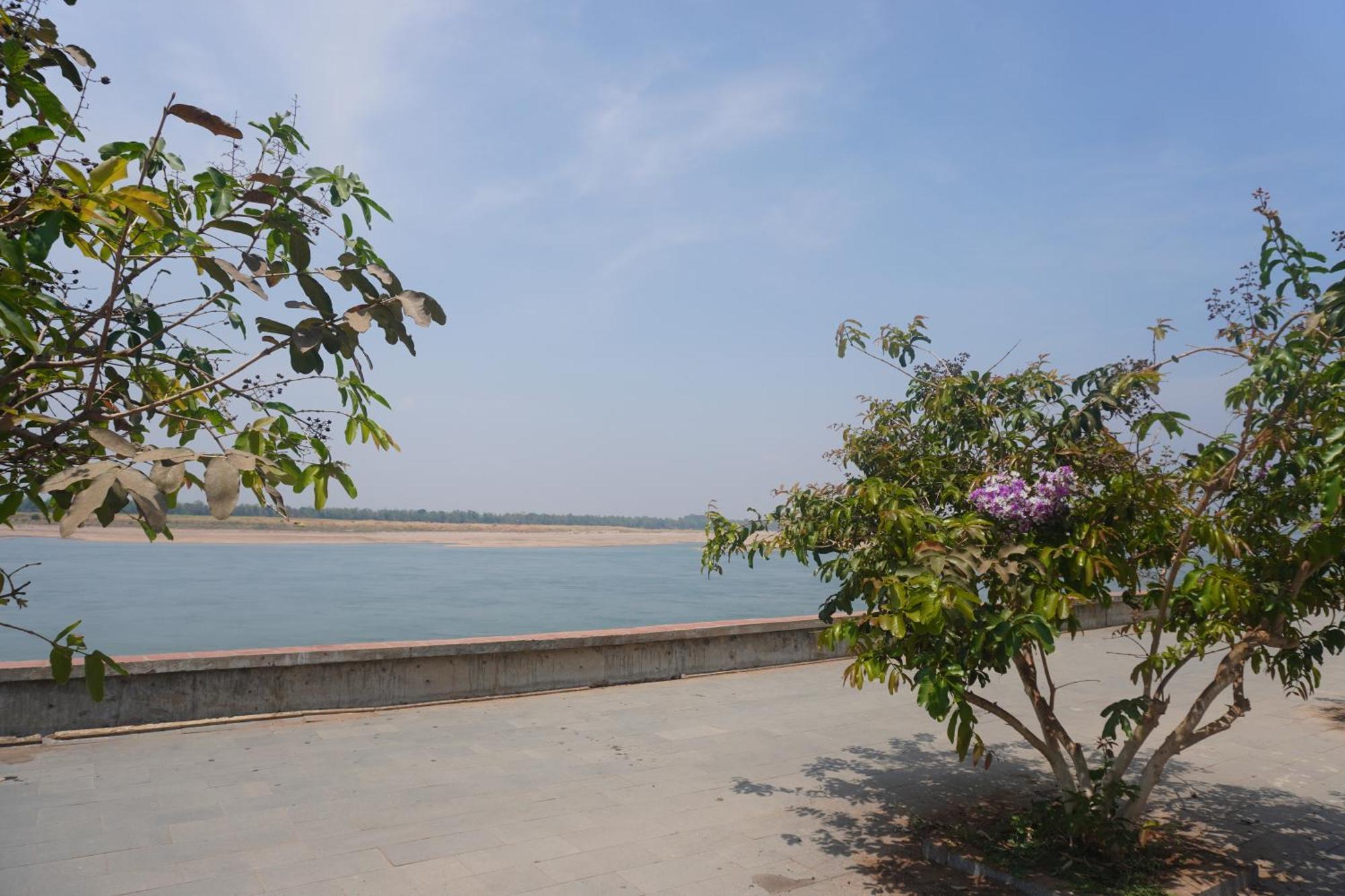 Le Tonle Hotel Kratie Bagian luar foto