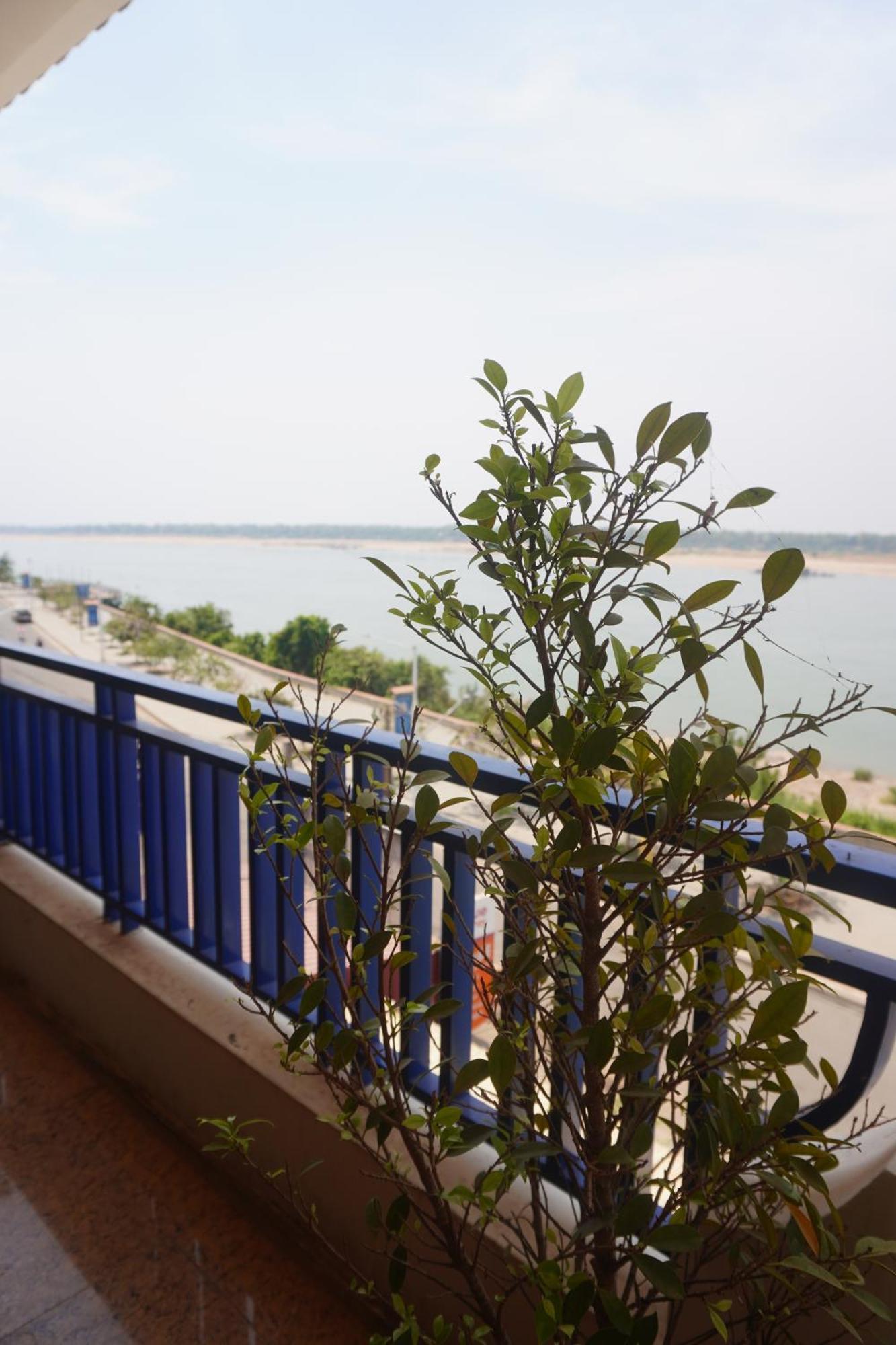 Le Tonle Hotel Kratie Bagian luar foto