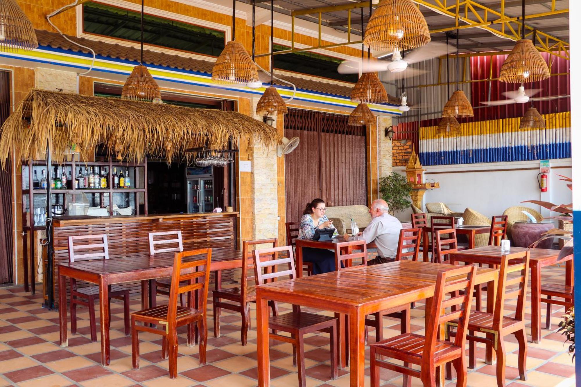 Le Tonle Hotel Kratie Bagian luar foto